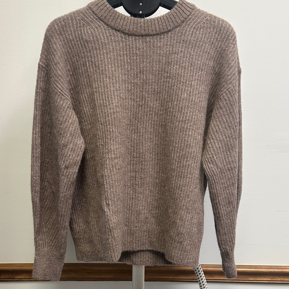 Everlane Women’s Taupe Crewneck alpaca blend Sweater